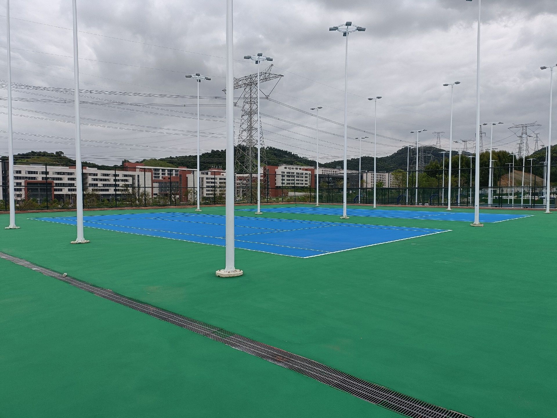 广州市交通技师学院弹丙网球场